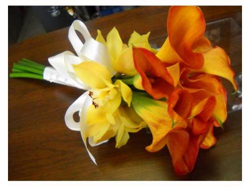 Ramo en buque de callas y orquídeas