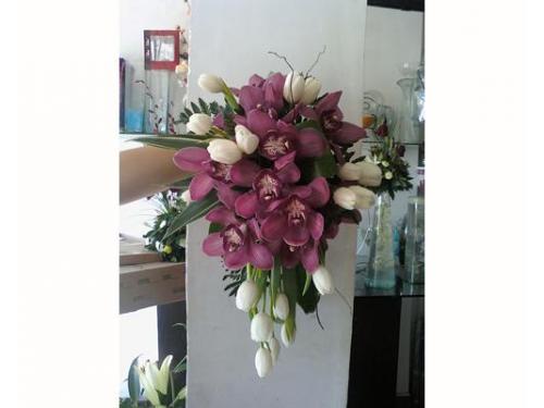 Ramo flores moradas con blanco