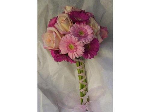 Buque de garberas  y rosas