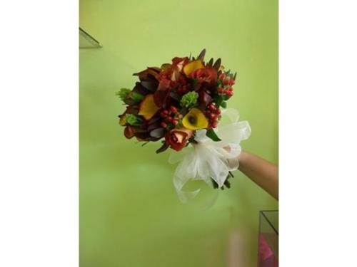 Buque de calalilis y rosas