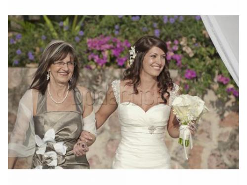 Novia con maquillaje impecable