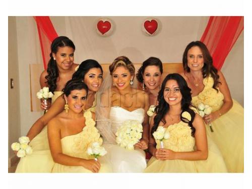 Maquillaje y peinado para novia y damas