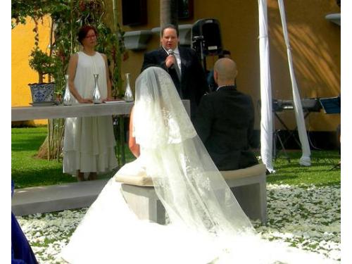 Novios en ceremonia