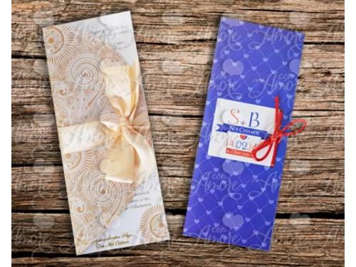 Invitacion beige y crema, y azul con lazo rojo