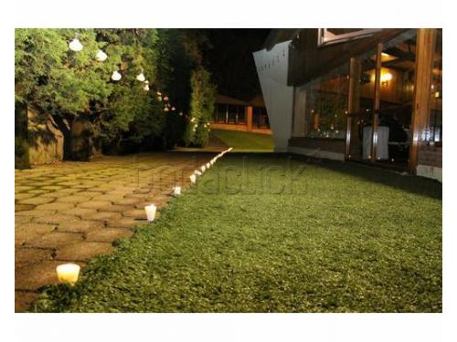 Decoración con velas en el jardín