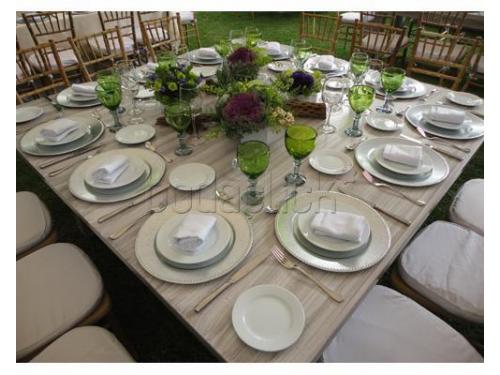 Loza y cristalería en montaje tiffany