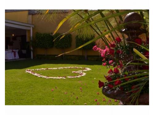 Amplio jardín para bodas