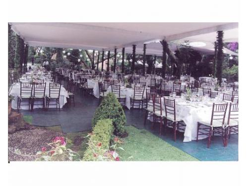 Montaje en el jardín con carpa