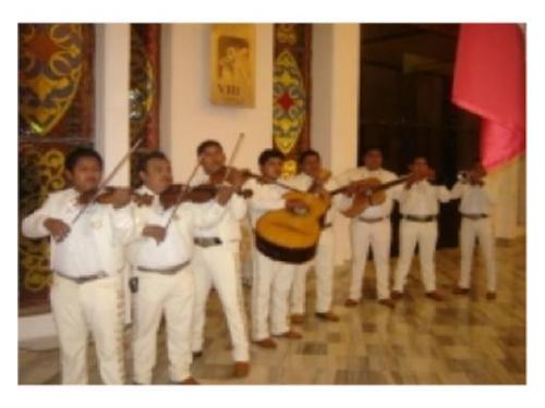 Mariachi amadeus para tu bodahttp://media.bodaclick.com/img/img_moll/premium/galeria/galeria-18086-5268025967d72.jpg?var=0.2908163426909596
