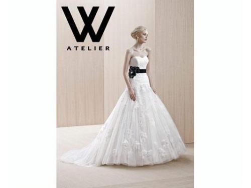 Modelo elista con cinturón