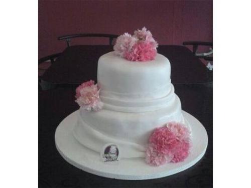 Pastel pequeño con flores