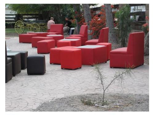 Mobiliario lounge rojo