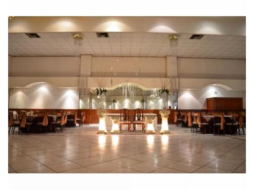 Mesa de honor iluminada