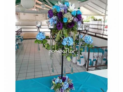 Candelabro en tono azul