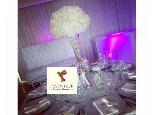 Cono de hortencias y rosas