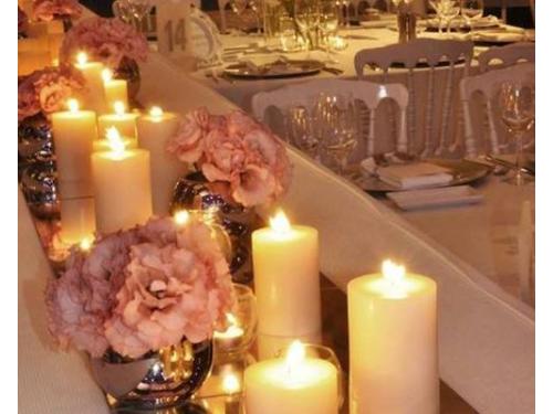 Detalles florales y velas