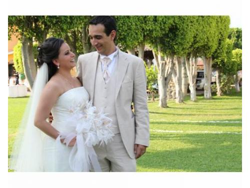 Novios en el jardín