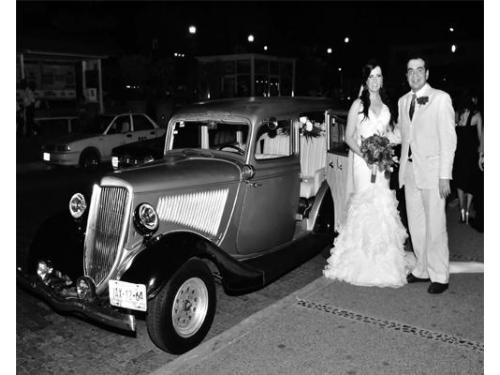 Coche y novios