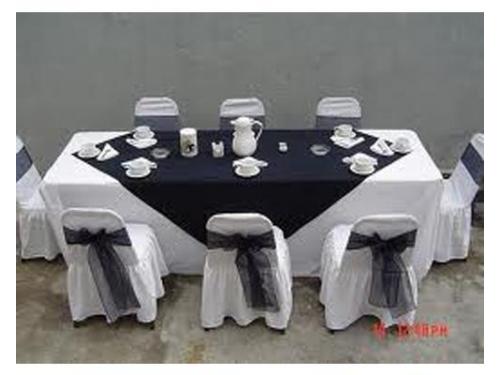 Tablón con cubremantel