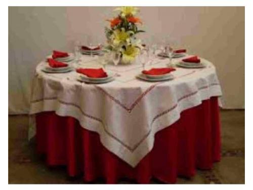 Montaje rojo con cubremantel