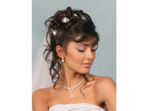 Complementan tu peinado con accesorios para el cabello