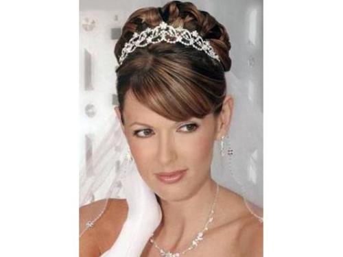 Clásicos peinados altos para novias