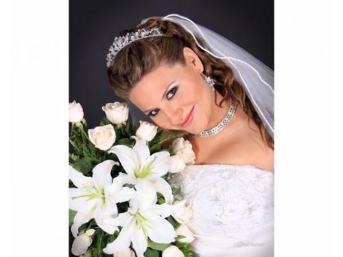 Novia con su ramo y velo