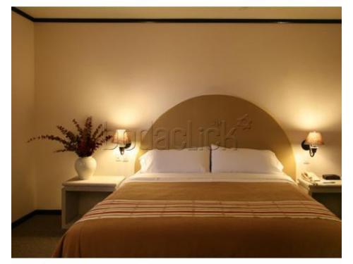 Cama matrimonial iluminada