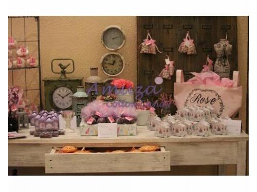 Mesa de postres vintage