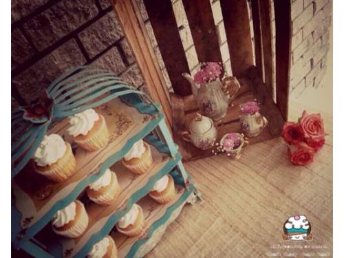 Bufete de dulces presentado en candy car