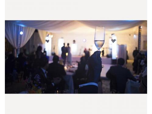 Un brindis por los novios.