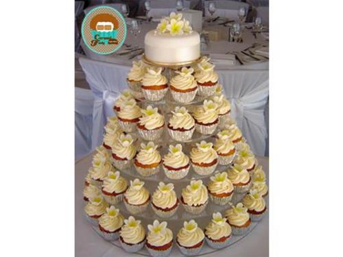Pastel y cupcakes de bodas