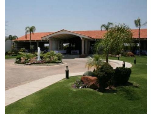 Iluminación en la entrada del salón