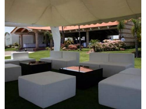 Cómodas salas tipo lounge en tu boda