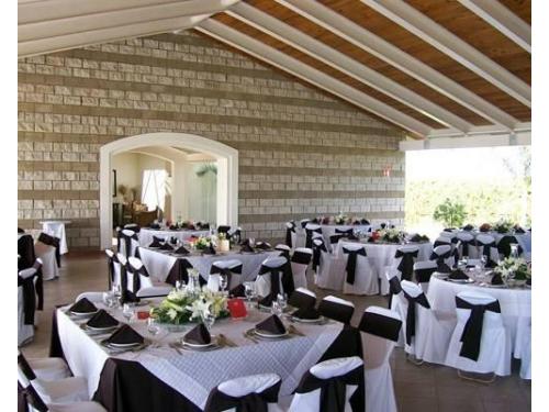 Amplio salón de bodas, listo para recibir a tus invitados