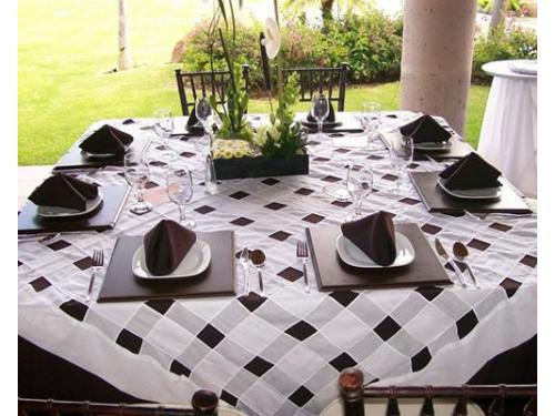 Mantelería y cristalería de la más alta calidad