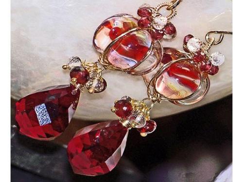 Aretes con piedras preciosas