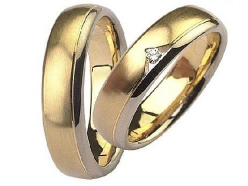 Argollas de oro con pequeños diamantes