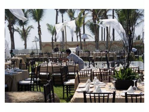 Organiza tus mesas con vista al mar