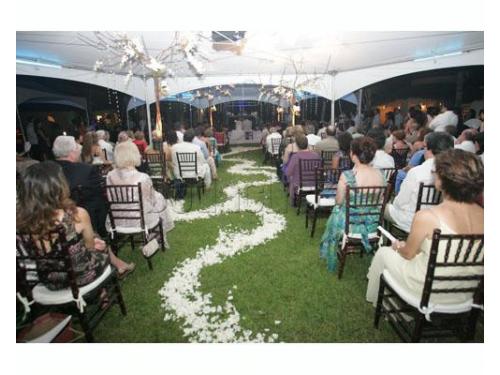 Haz tu ceremonia en el área jardinada