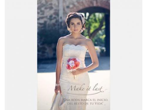 Modelo: lorena bischof

moda
vestido: the wedding corner
ramos, zapatos, accesorios, paraguas: fiancée querétaro
hair and makeup: brianté by itzel ortega