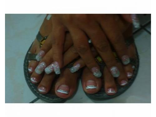 Manicure, pedicure y decoración de uñas
