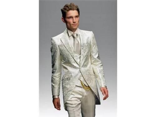 Lo mejor en trajes claros para novio
