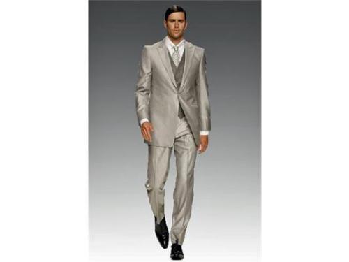 Lo mejor en trajes claros para novio