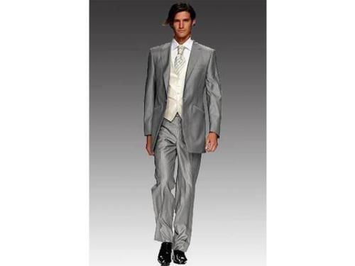 Lo mejor en trajes claros para novio