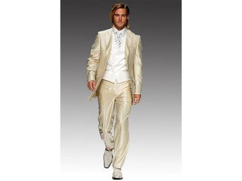 Lo mejor en trajes claros para novio