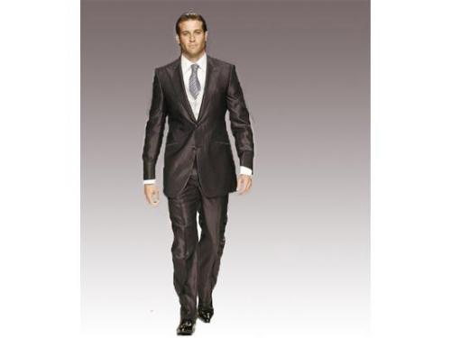 Lo mejor en trajes oscuros para novio