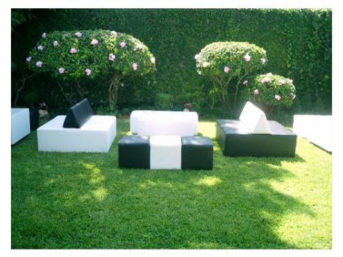 Sillones lounge en jardín