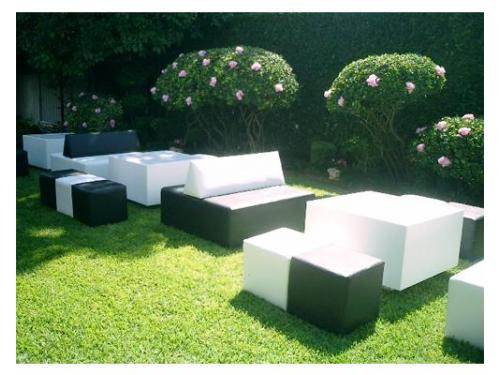 Montaje lounge con sillones y mesas