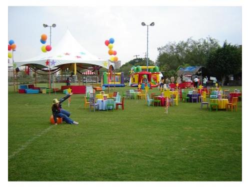 Carpa, mesas y sillas para niños